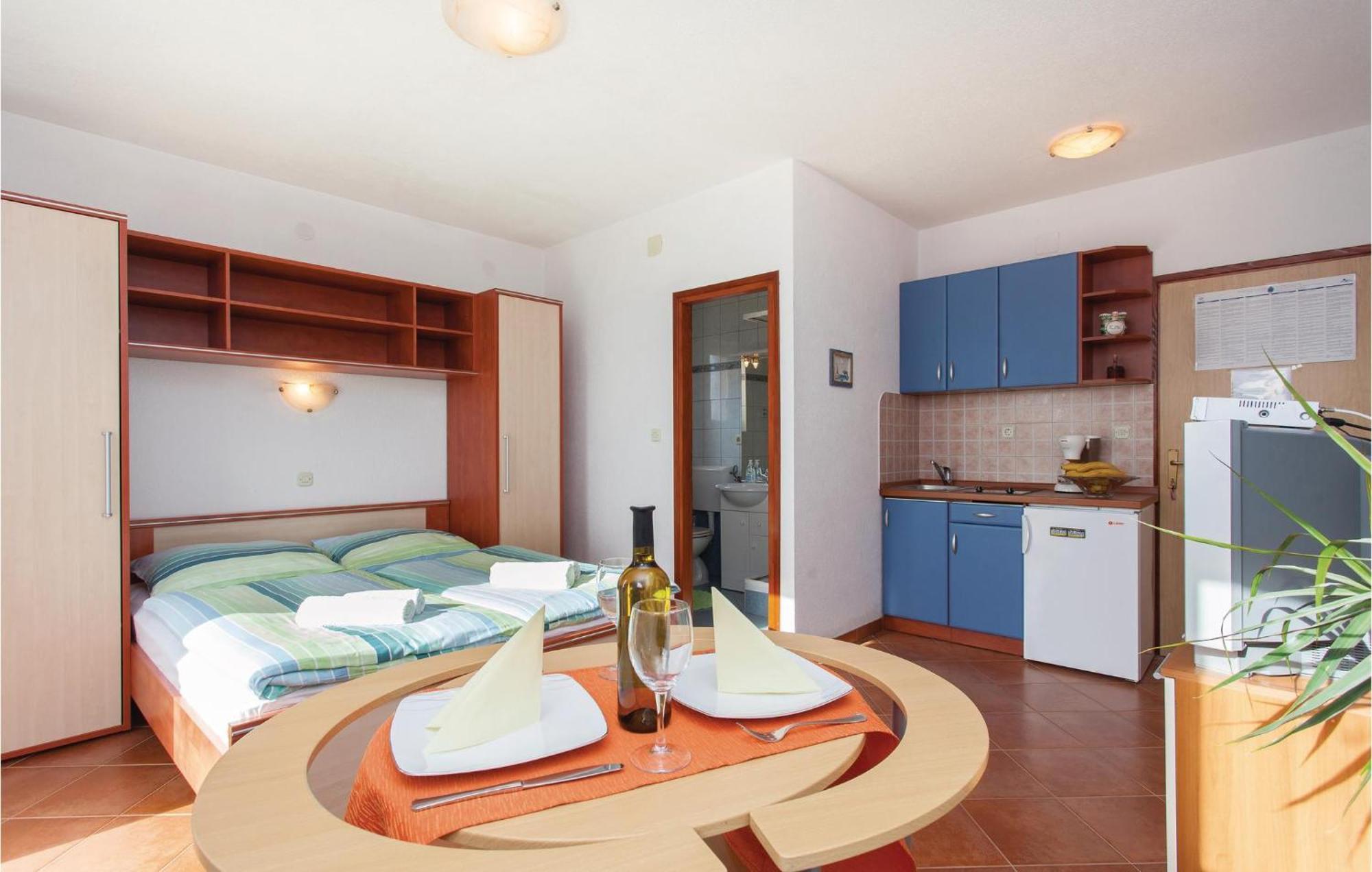 Stunning Apartment In Kornic With House Sea View Kornić Exterior foto